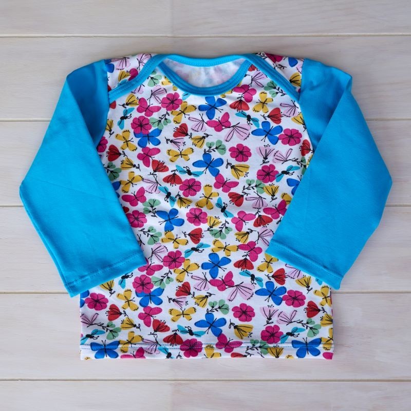 Pulli Gr. 74-80 Schmetterlinge und Blumen