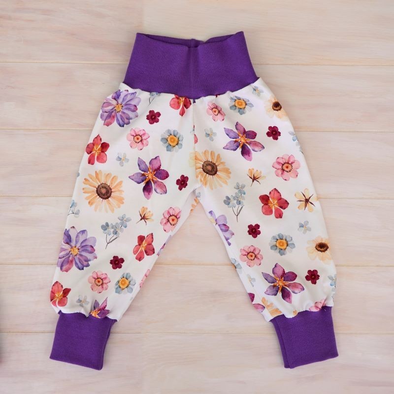 Hose Gr. 74 farbige Blumen