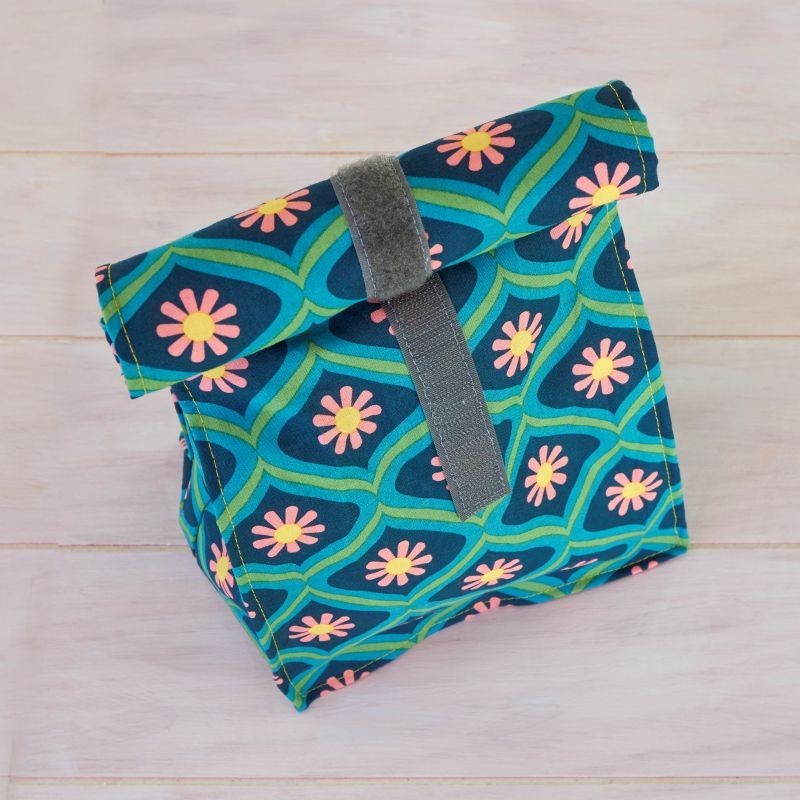 Lunchbag Blumen auf grünem Karomuster